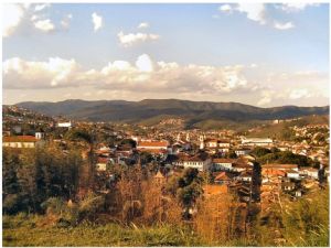 Vista parcial de Mariana(MG). Fonte: http://olhares.aeiou.pt/vista_parcial_de_mariana_mg/foto65764.html